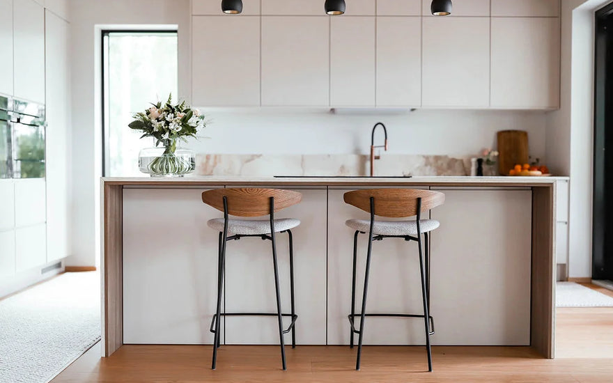 Keittiö remontoituna ja kalustettuna