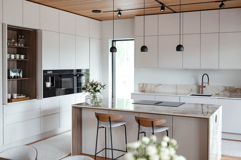 Voiko keittiösaarekkeessa olla liesi?